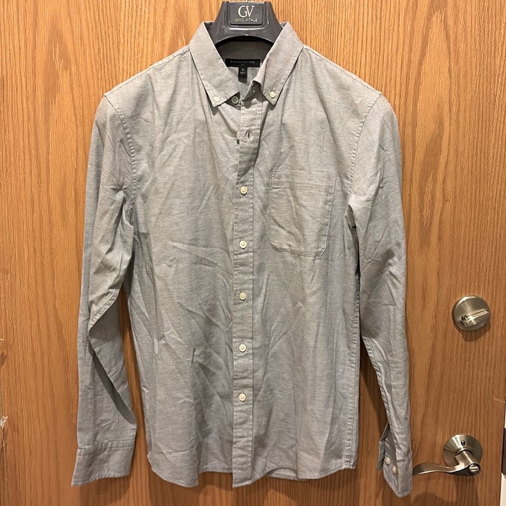 Banana Republic untucked fit button down shirt
